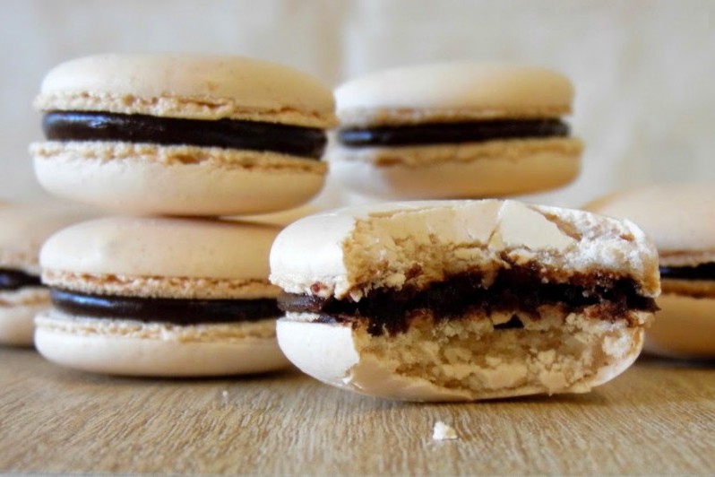 Réalisez des macarons meringue au robot pâtissier